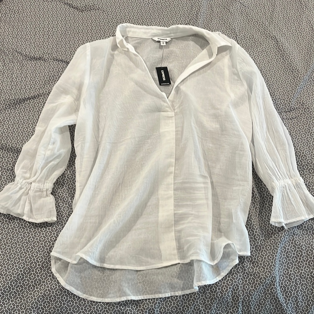 New with tags white sheet top with cute sleeves